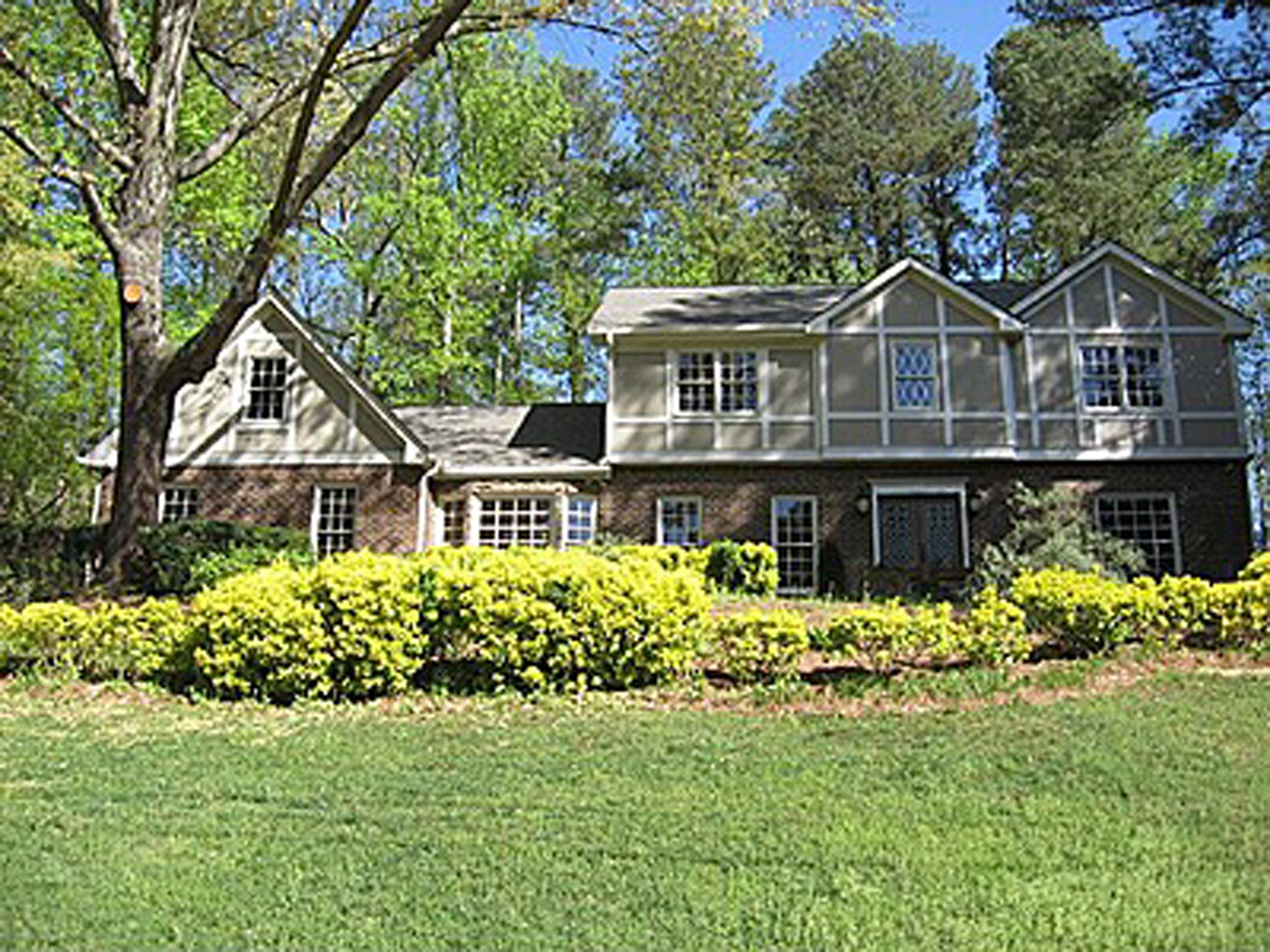 6310 Mountain Brook Ln Sandy Springs GA 30328 – Reduced to $575,000 – OFF MARKET